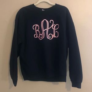 Monogram crew neck ☀️